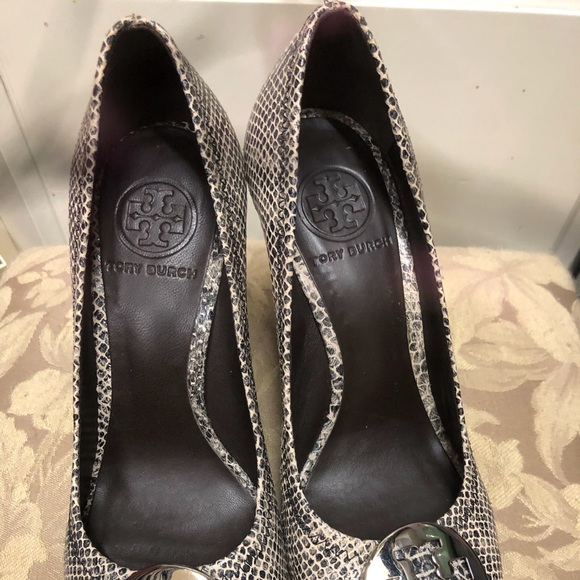 Shoes - Picture 3 of 6